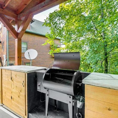 Fabulous Pet-Friendly, Family Cabin With Outdoor Kitchen, Hot Tub, Sauna, Fireplace, Theater Room, Arcade, Pool Table, And Fire Pit Within Minuties Of Dollywood Sevierville Exteriér fotografie