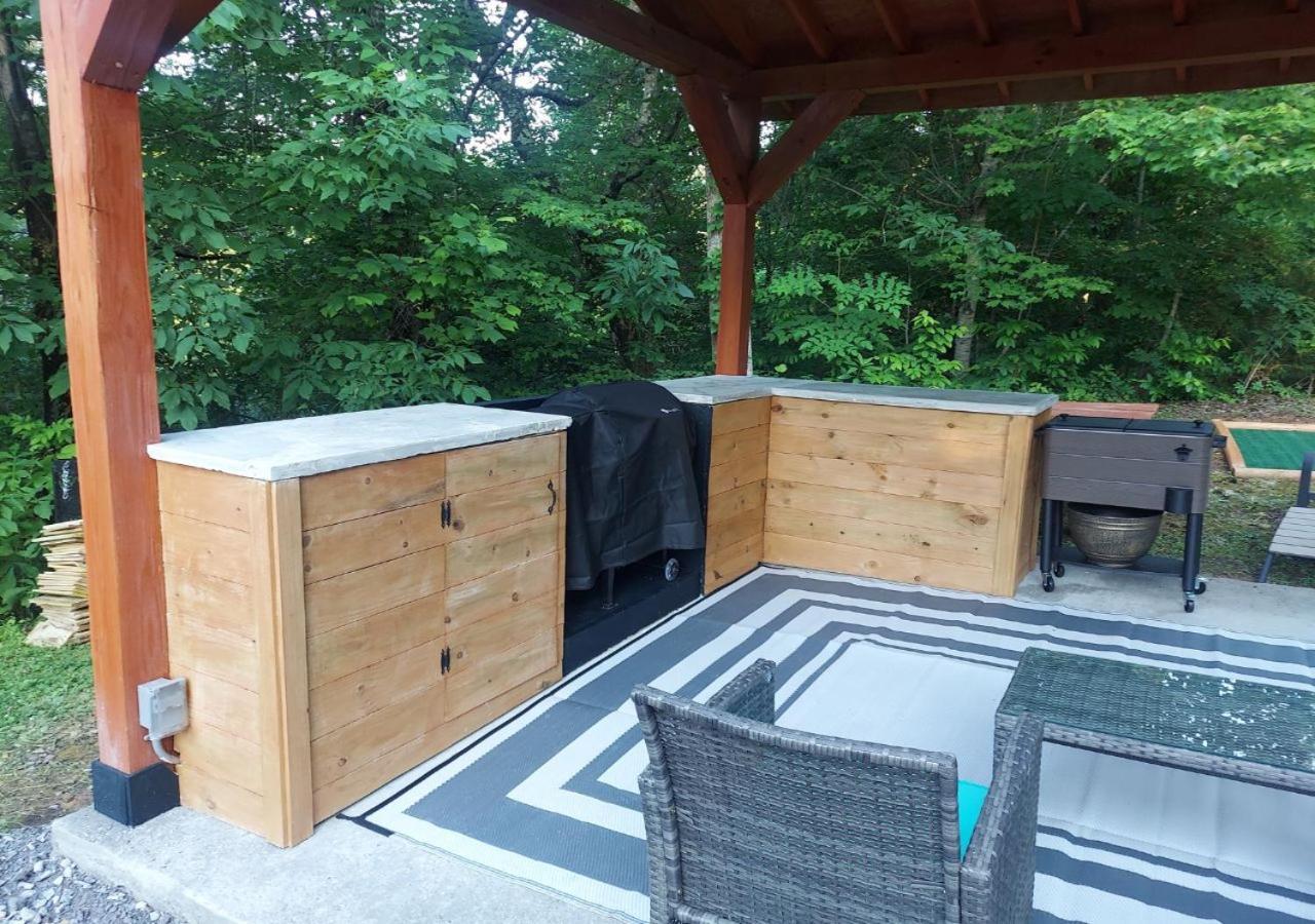 Fabulous Pet-Friendly, Family Cabin With Outdoor Kitchen, Hot Tub, Sauna, Fireplace, Theater Room, Arcade, Pool Table, And Fire Pit Within Minuties Of Dollywood Sevierville Exteriér fotografie