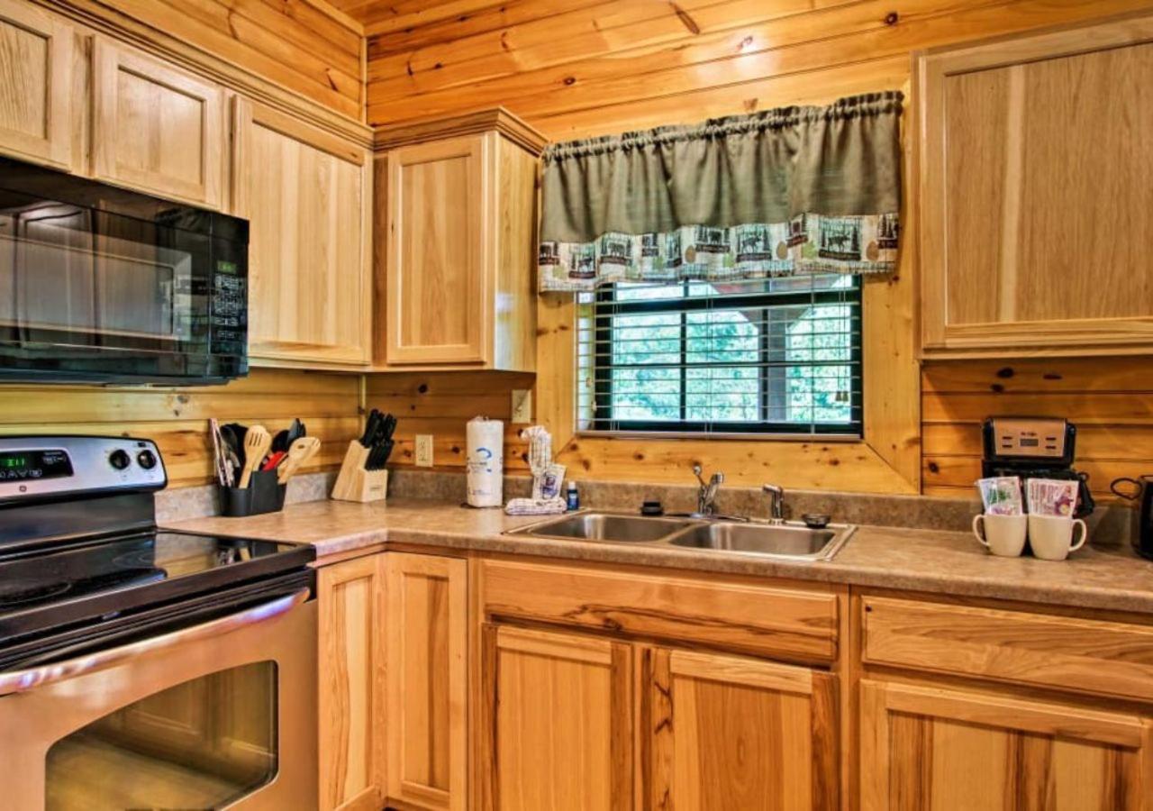 Fabulous Pet-Friendly, Family Cabin With Outdoor Kitchen, Hot Tub, Sauna, Fireplace, Theater Room, Arcade, Pool Table, And Fire Pit Within Minuties Of Dollywood Sevierville Exteriér fotografie