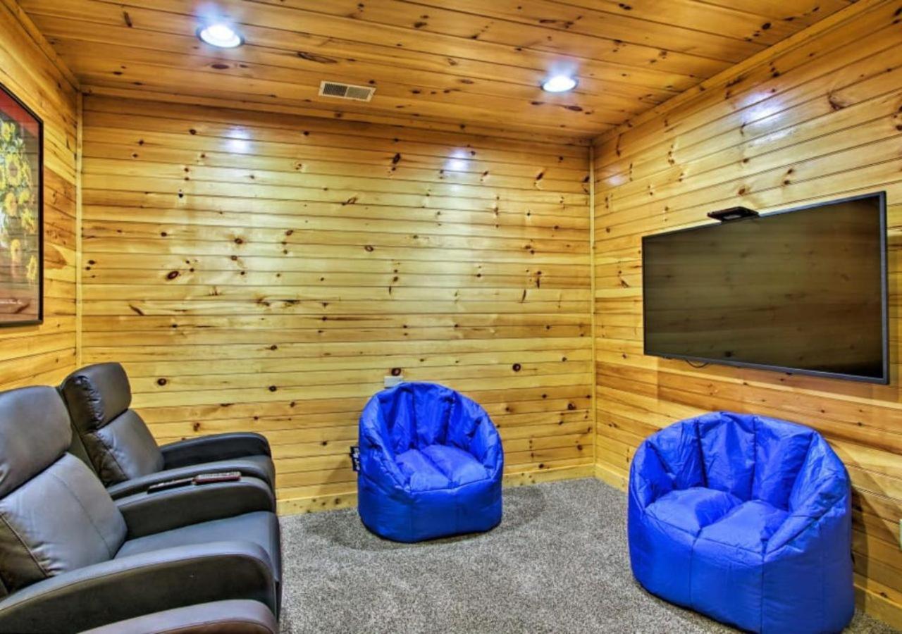 Fabulous Pet-Friendly, Family Cabin With Outdoor Kitchen, Hot Tub, Sauna, Fireplace, Theater Room, Arcade, Pool Table, And Fire Pit Within Minuties Of Dollywood Sevierville Exteriér fotografie