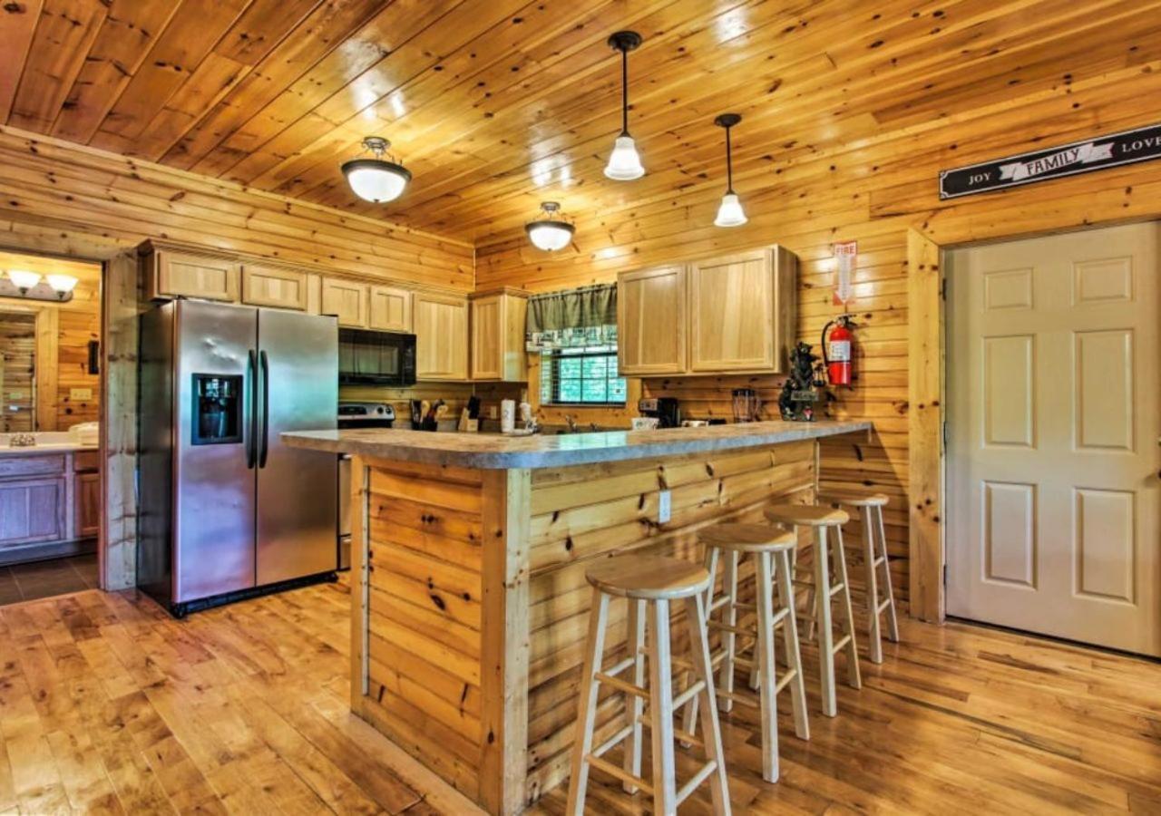 Fabulous Pet-Friendly, Family Cabin With Outdoor Kitchen, Hot Tub, Sauna, Fireplace, Theater Room, Arcade, Pool Table, And Fire Pit Within Minuties Of Dollywood Sevierville Exteriér fotografie