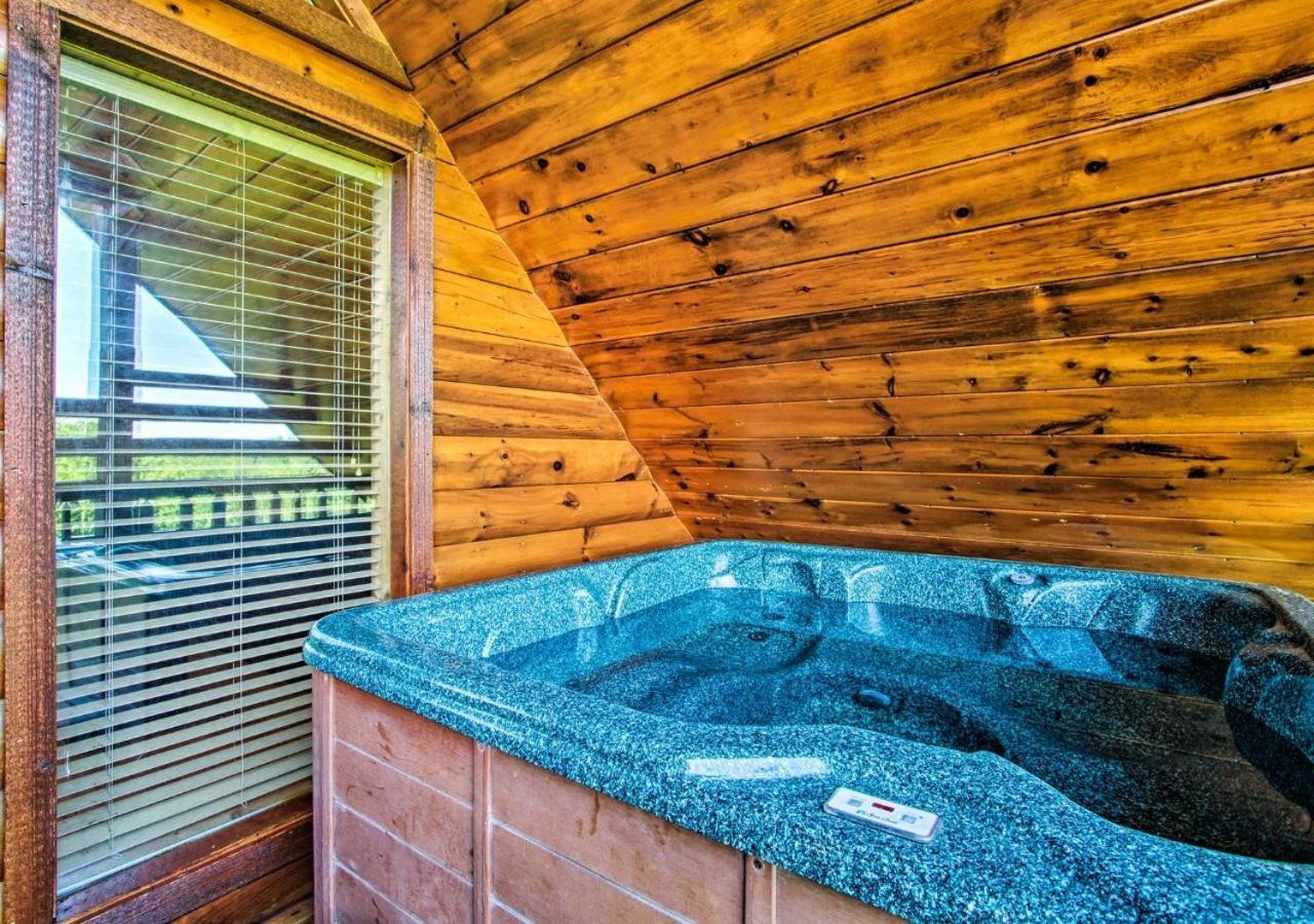 Fabulous Pet-Friendly, Family Cabin With Outdoor Kitchen, Hot Tub, Sauna, Fireplace, Theater Room, Arcade, Pool Table, And Fire Pit Within Minuties Of Dollywood Sevierville Exteriér fotografie