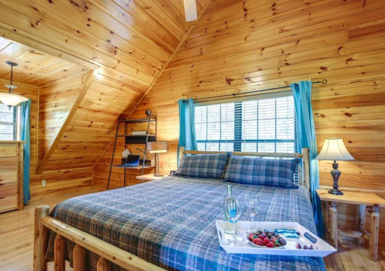 Fabulous Pet-Friendly, Family Cabin With Outdoor Kitchen, Hot Tub, Sauna, Fireplace, Theater Room, Arcade, Pool Table, And Fire Pit Within Minuties Of Dollywood Sevierville Exteriér fotografie