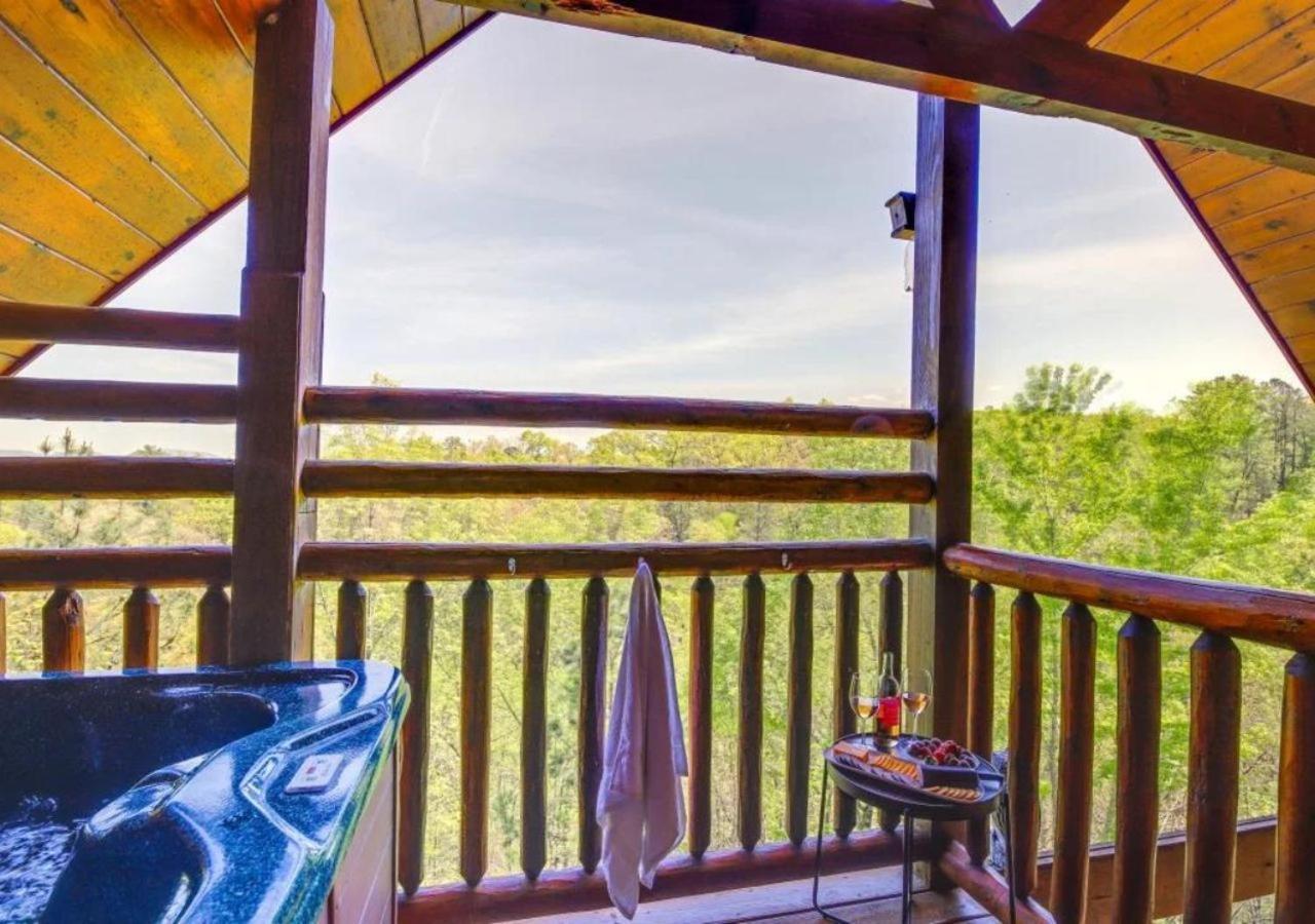 Fabulous Pet-Friendly, Family Cabin With Outdoor Kitchen, Hot Tub, Sauna, Fireplace, Theater Room, Arcade, Pool Table, And Fire Pit Within Minuties Of Dollywood Sevierville Exteriér fotografie