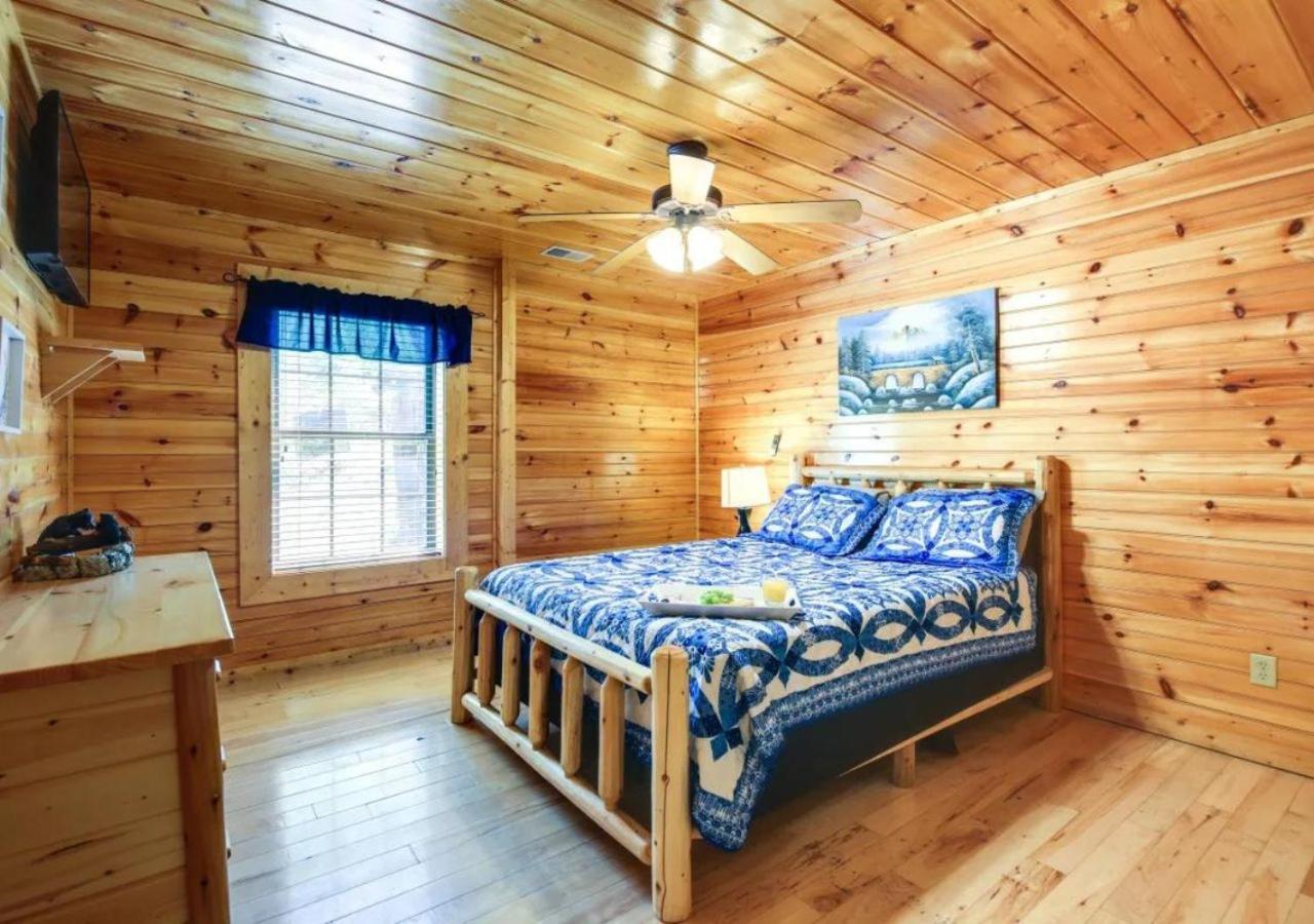Fabulous Pet-Friendly, Family Cabin With Outdoor Kitchen, Hot Tub, Sauna, Fireplace, Theater Room, Arcade, Pool Table, And Fire Pit Within Minuties Of Dollywood Sevierville Exteriér fotografie
