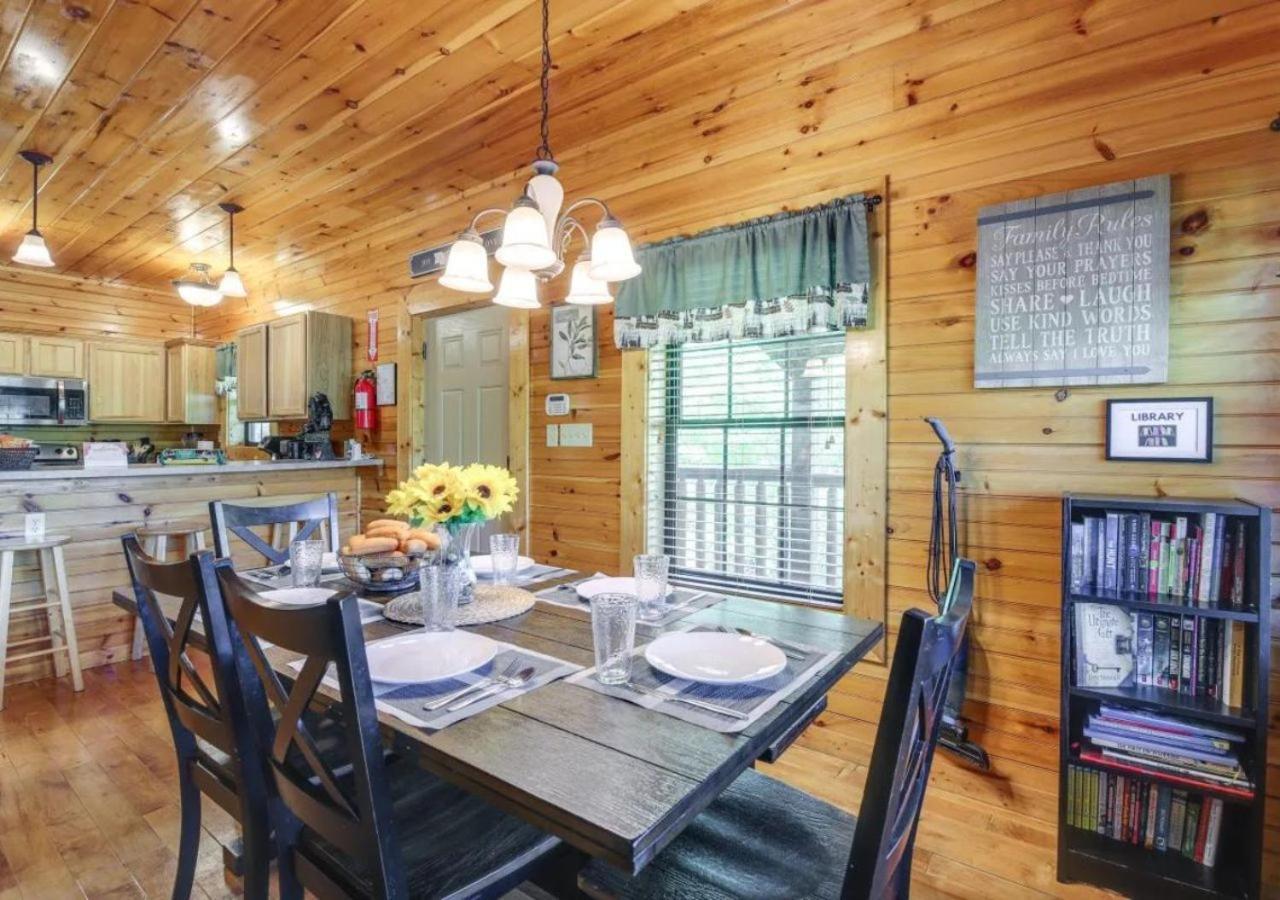 Fabulous Pet-Friendly, Family Cabin With Outdoor Kitchen, Hot Tub, Sauna, Fireplace, Theater Room, Arcade, Pool Table, And Fire Pit Within Minuties Of Dollywood Sevierville Exteriér fotografie