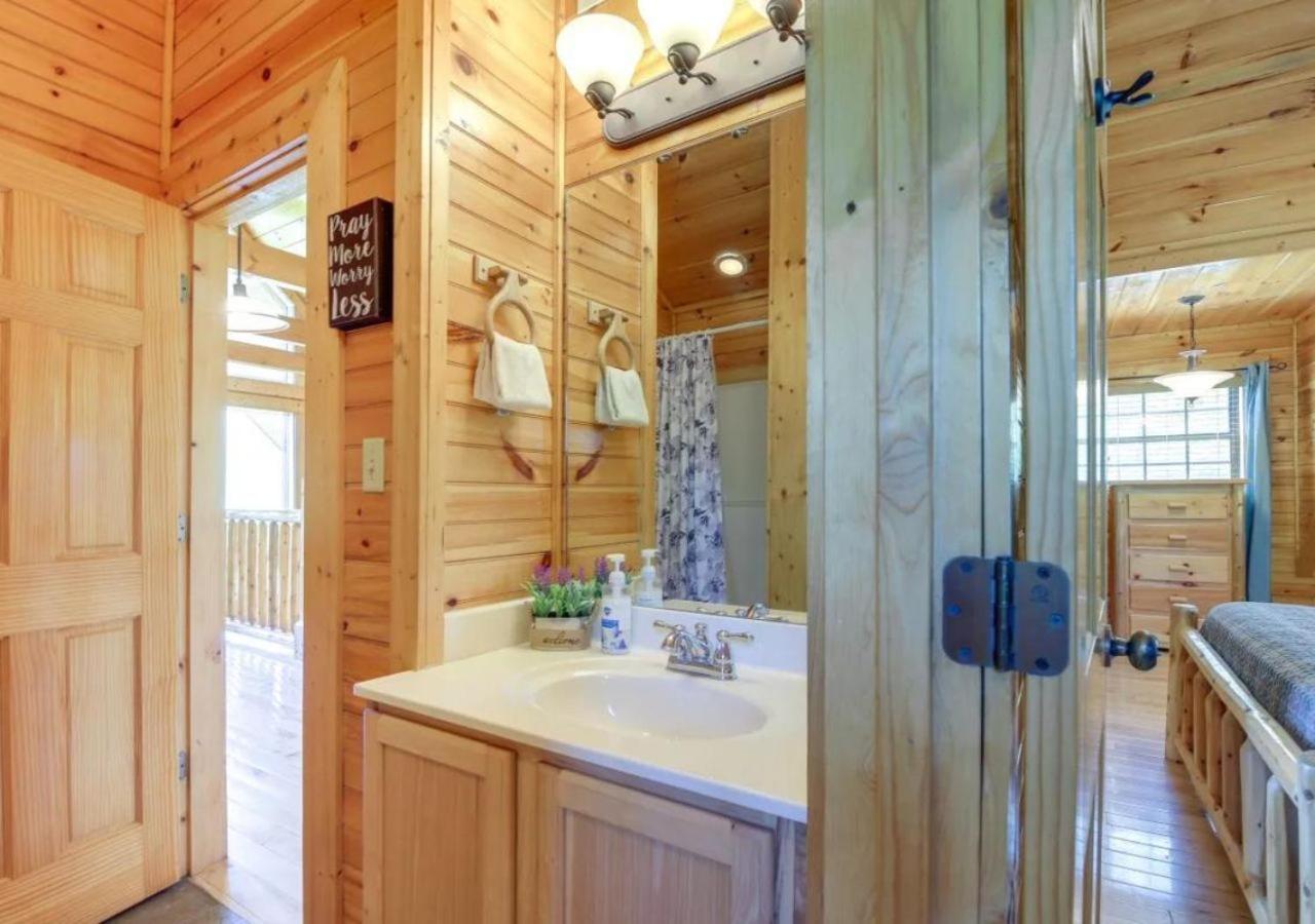 Fabulous Pet-Friendly, Family Cabin With Outdoor Kitchen, Hot Tub, Sauna, Fireplace, Theater Room, Arcade, Pool Table, And Fire Pit Within Minuties Of Dollywood Sevierville Exteriér fotografie