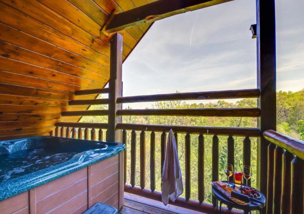 Fabulous Pet-Friendly, Family Cabin With Outdoor Kitchen, Hot Tub, Sauna, Fireplace, Theater Room, Arcade, Pool Table, And Fire Pit Within Minuties Of Dollywood Sevierville Exteriér fotografie