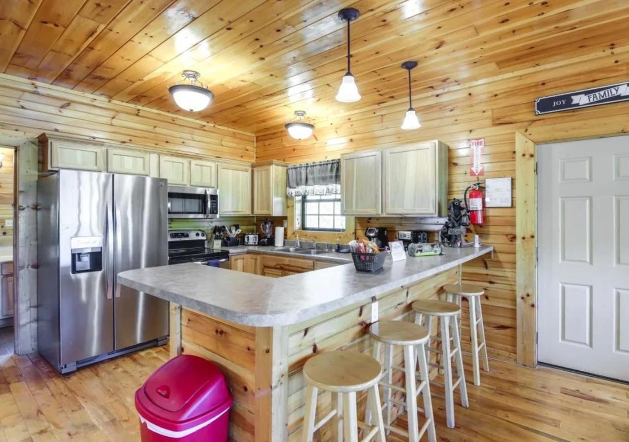 Fabulous Pet-Friendly, Family Cabin With Outdoor Kitchen, Hot Tub, Sauna, Fireplace, Theater Room, Arcade, Pool Table, And Fire Pit Within Minuties Of Dollywood Sevierville Exteriér fotografie
