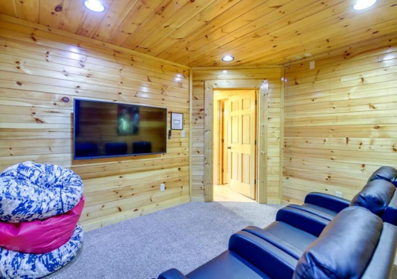 Fabulous Pet-Friendly, Family Cabin With Outdoor Kitchen, Hot Tub, Sauna, Fireplace, Theater Room, Arcade, Pool Table, And Fire Pit Within Minuties Of Dollywood Sevierville Exteriér fotografie