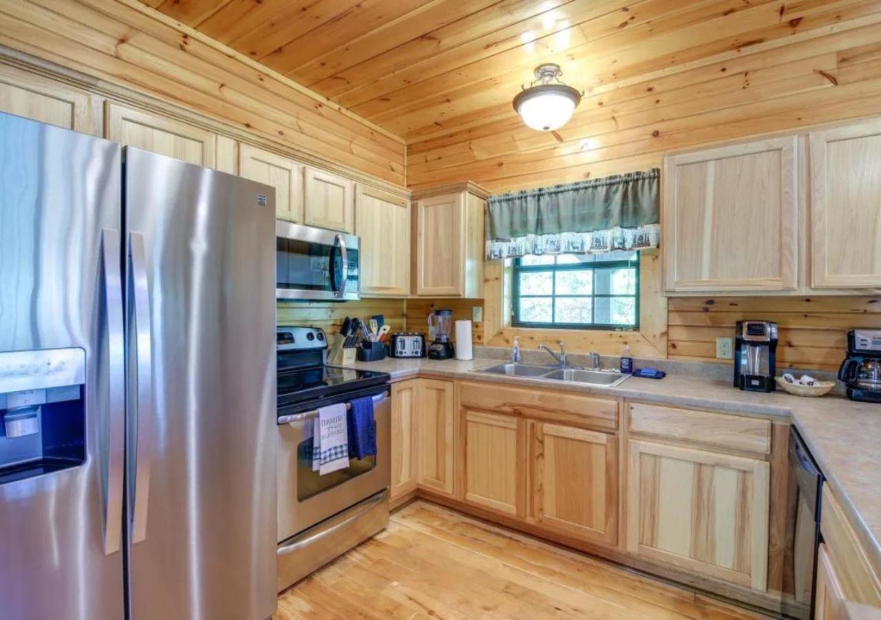 Fabulous Pet-Friendly, Family Cabin With Outdoor Kitchen, Hot Tub, Sauna, Fireplace, Theater Room, Arcade, Pool Table, And Fire Pit Within Minuties Of Dollywood Sevierville Exteriér fotografie
