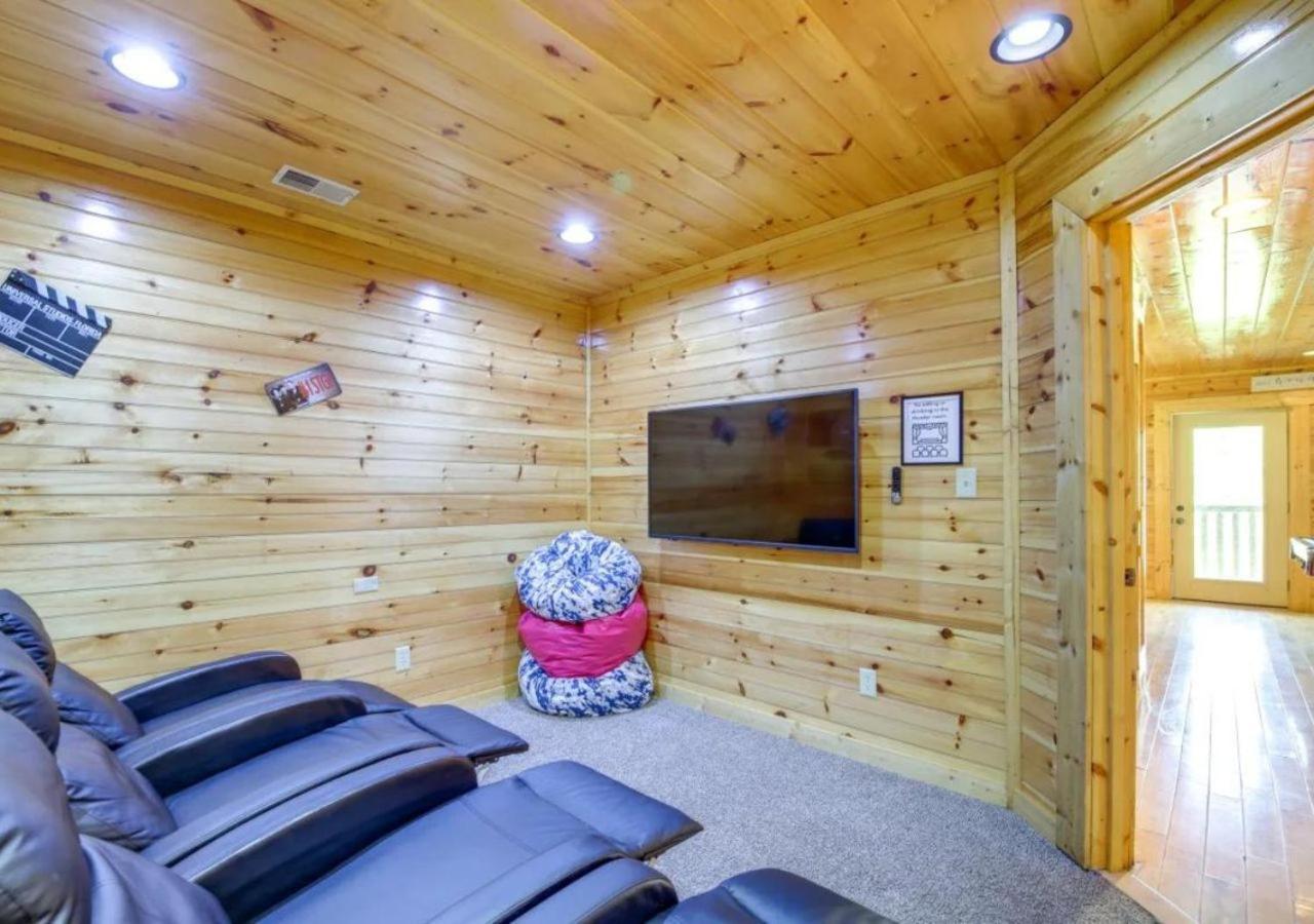 Fabulous Pet-Friendly, Family Cabin With Outdoor Kitchen, Hot Tub, Sauna, Fireplace, Theater Room, Arcade, Pool Table, And Fire Pit Within Minuties Of Dollywood Sevierville Exteriér fotografie