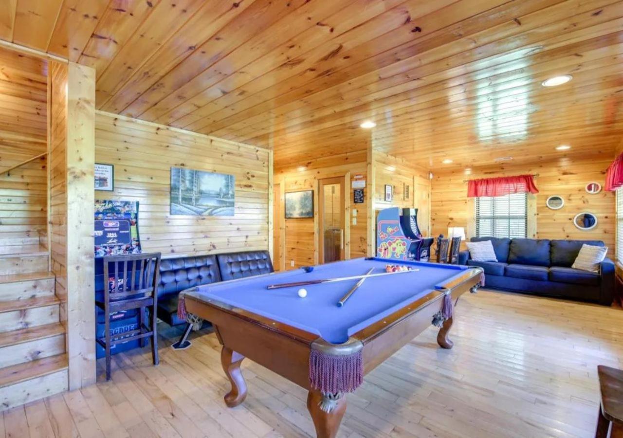 Fabulous Pet-Friendly, Family Cabin With Outdoor Kitchen, Hot Tub, Sauna, Fireplace, Theater Room, Arcade, Pool Table, And Fire Pit Within Minuties Of Dollywood Sevierville Exteriér fotografie